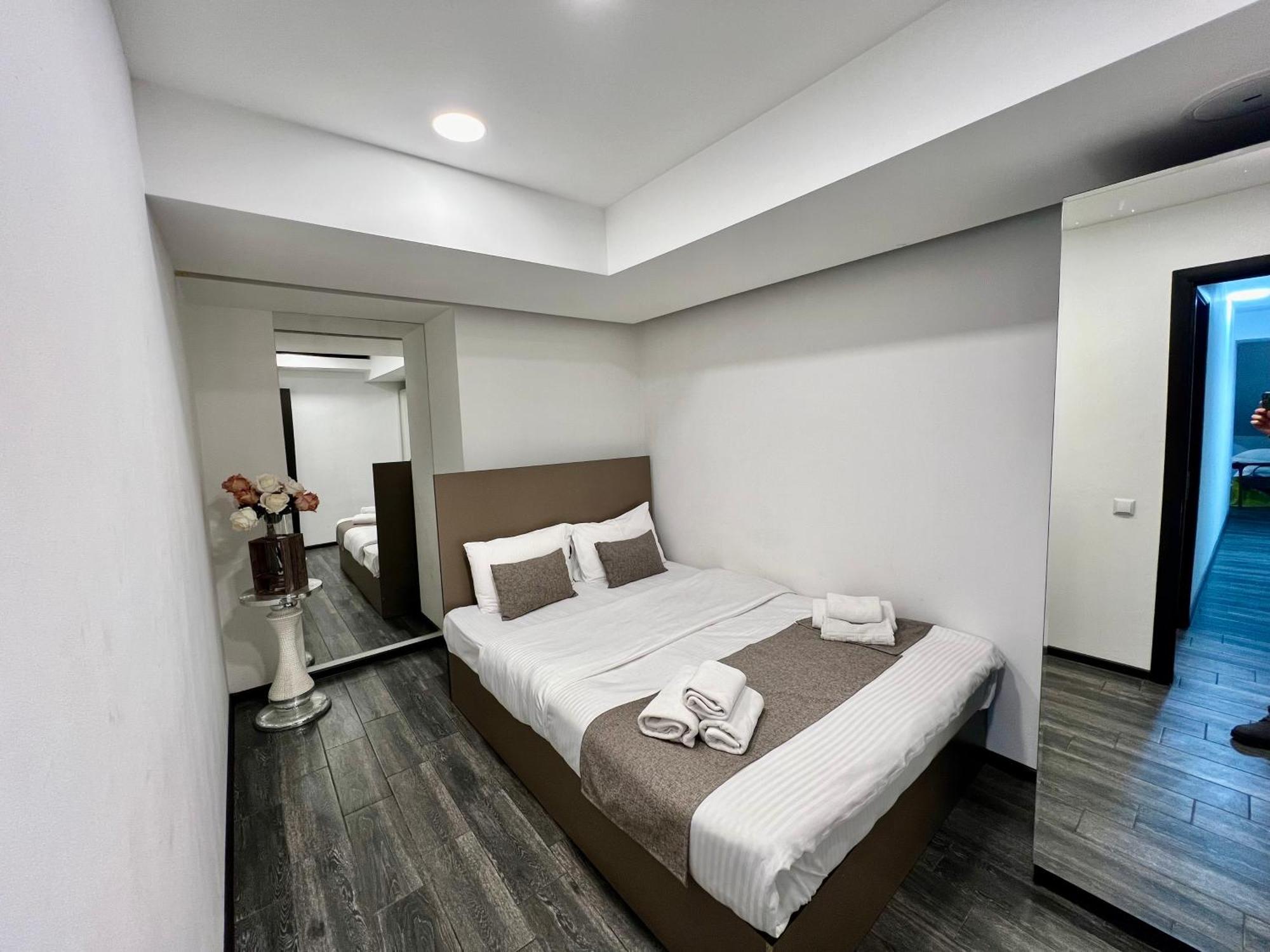 Yvn Tumanyan Apart-Hotel Yerevan Exterior photo