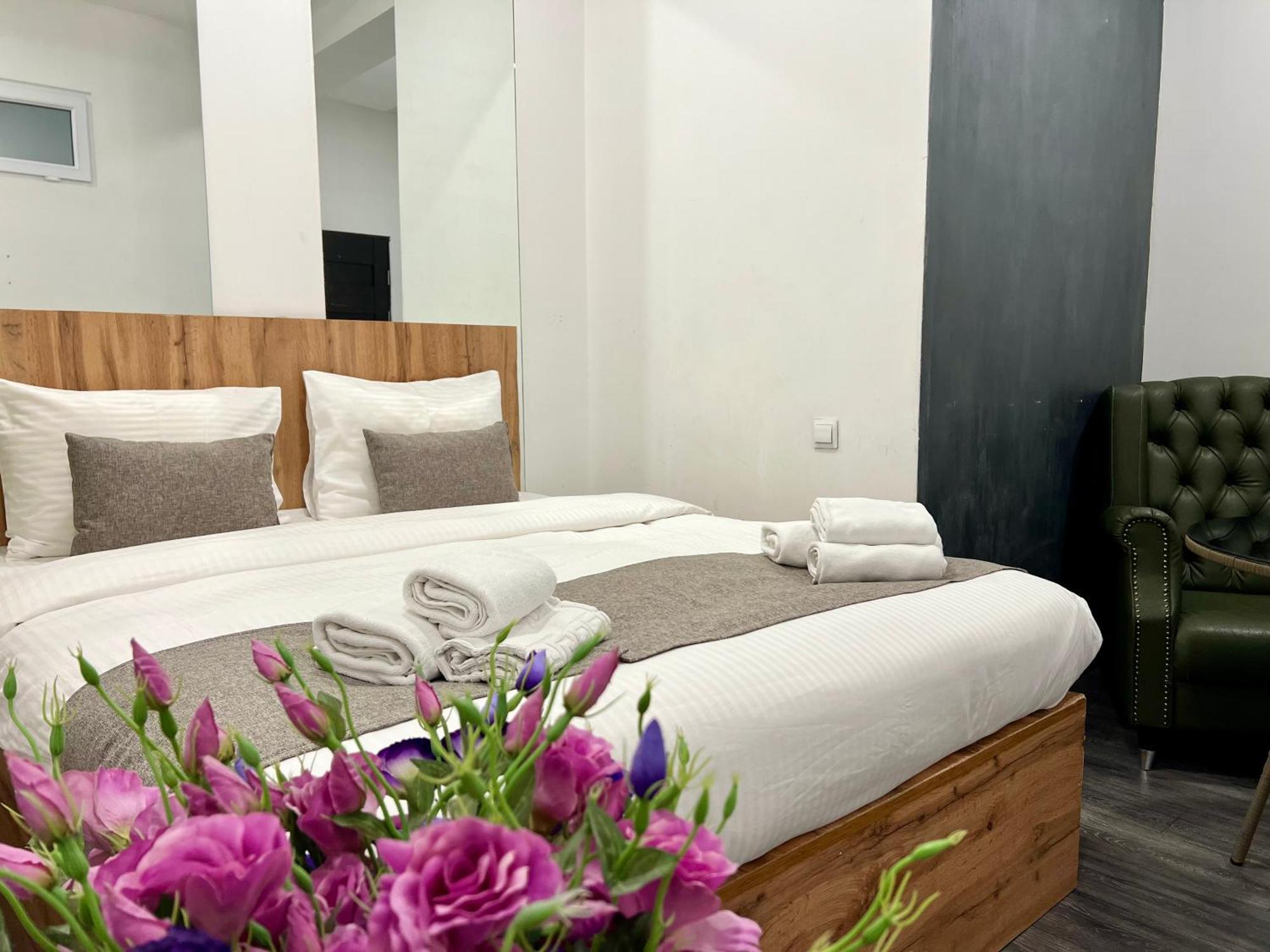 Yvn Tumanyan Apart-Hotel Yerevan Exterior photo