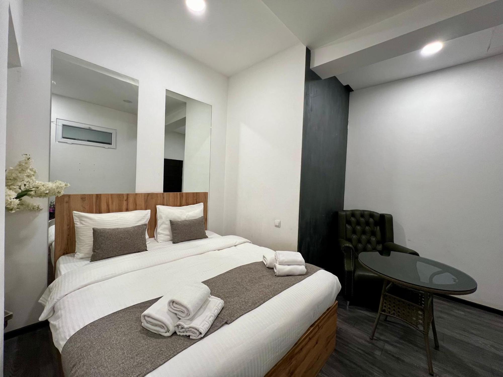 Yvn Tumanyan Apart-Hotel Yerevan Exterior photo