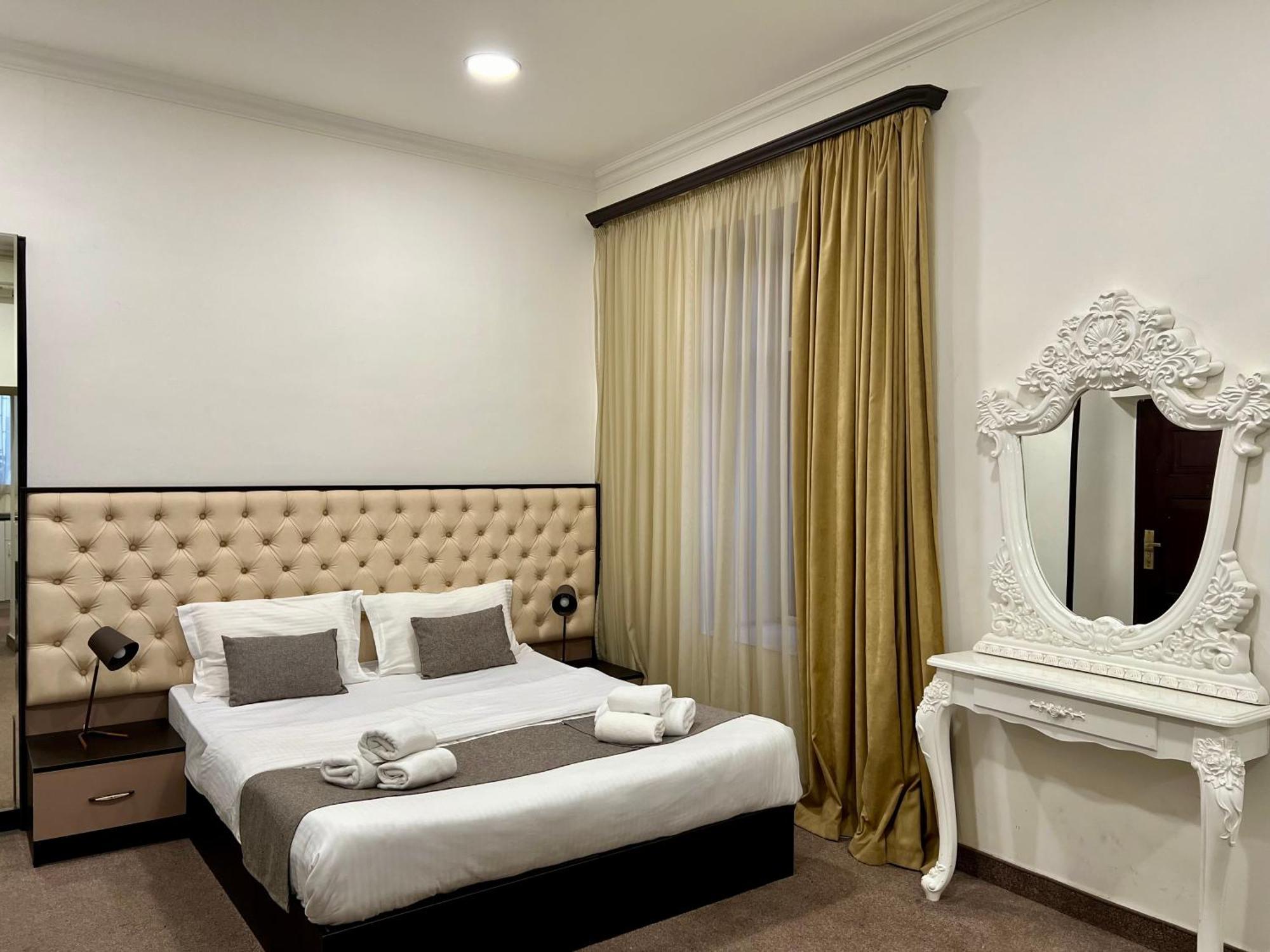Yvn Tumanyan Apart-Hotel Yerevan Exterior photo